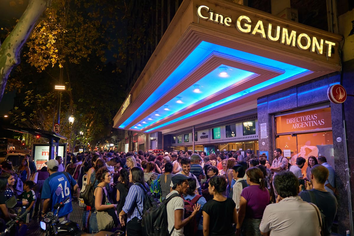 El Cine Gaumont, en Avenida Rivadavia 1635, fue fundado en 1912, cuando se llamaba Cinematógrafo de la Plaza del Congreso