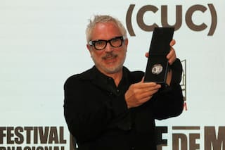 Alfonso Cuarón recibe primer reconocimiento de su alma mater la UNAM