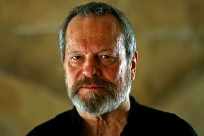 El cineasta también lo calificó de "tonto" y "simplista" y la actriz Ellen Barkin le respondió con un revelador mensaje