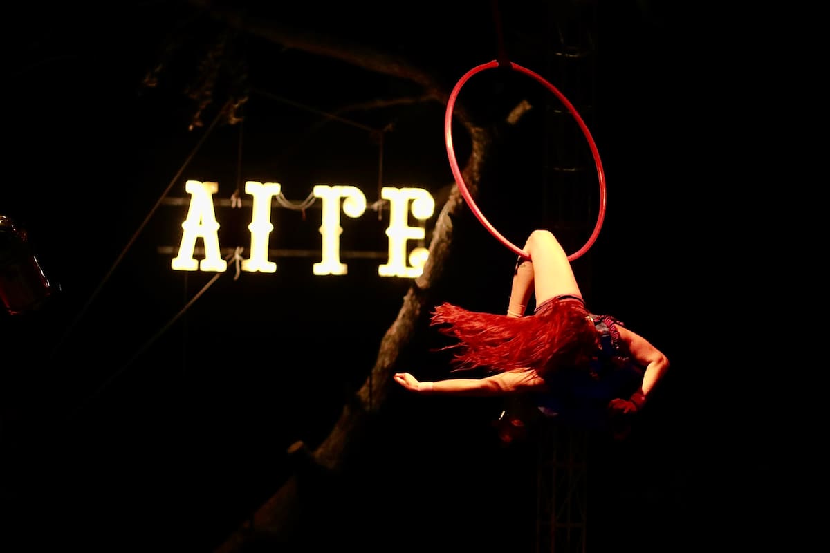 El Circo del Aire, todas las noches funciones a la gorra y al aire libre en el centro de Villa Gesell