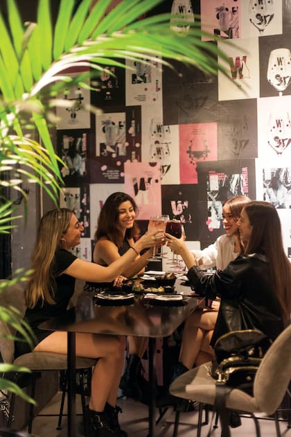El circuito de los bares de vinos se renovó por completo y logró captar al público más joven.
