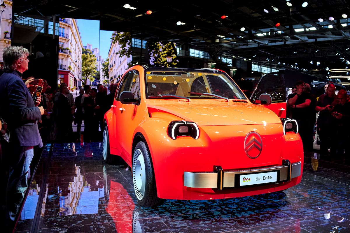 El Citroën 2CV eléctrico, un concept car presentado en el Salón Internacional de París.