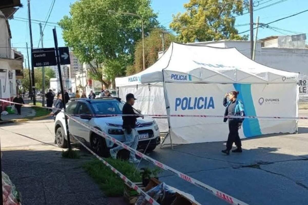 El Citroën C4 de la víctima, estacionado en el lugar del hecho