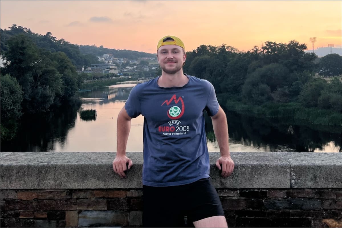 El ciudadano estadounidense dejó de lado el "sueño americano" para instalarse en Galicia tras llegar a Europa por trabajo