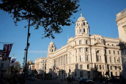 El clan Hinduja abrió en 2023 un exclusivo hotel a pocos metros del número de 10 de Downing Street, donde tiene su despacho y residencia el primer ministro británico