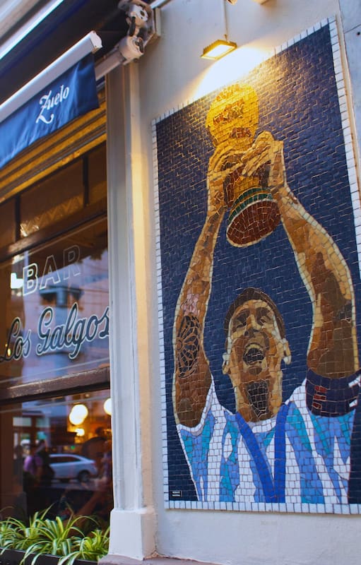 El clásico bar Los galgos tiene este sábado un menú Porteño con la mirada innovadora de Condarco