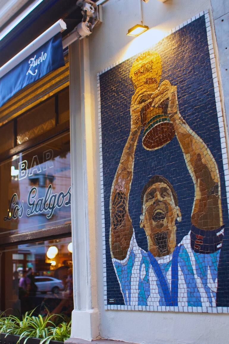 El clásico bar Los galgos tiene este sábado un menú Porteño con la mirada innovadora de Condarco
