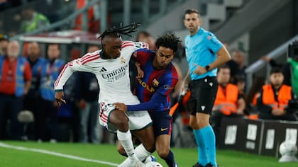 El clásico comenzó con los extremos Lamine Yamal y Yan Diomandé muy activos en el desequilibrio.