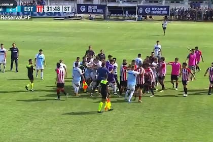 El clásico platense de reserva tuvo una nota negativa: los empujones e insultos de los jugadores de Gimnasia y Estudiantes.