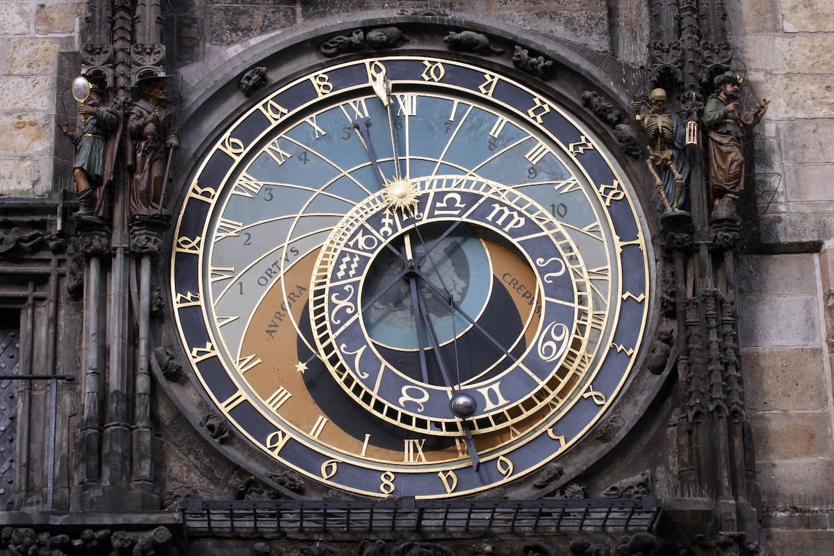 El clásico reloj astronómico de Praga, cuya construcción comenzó en 1410