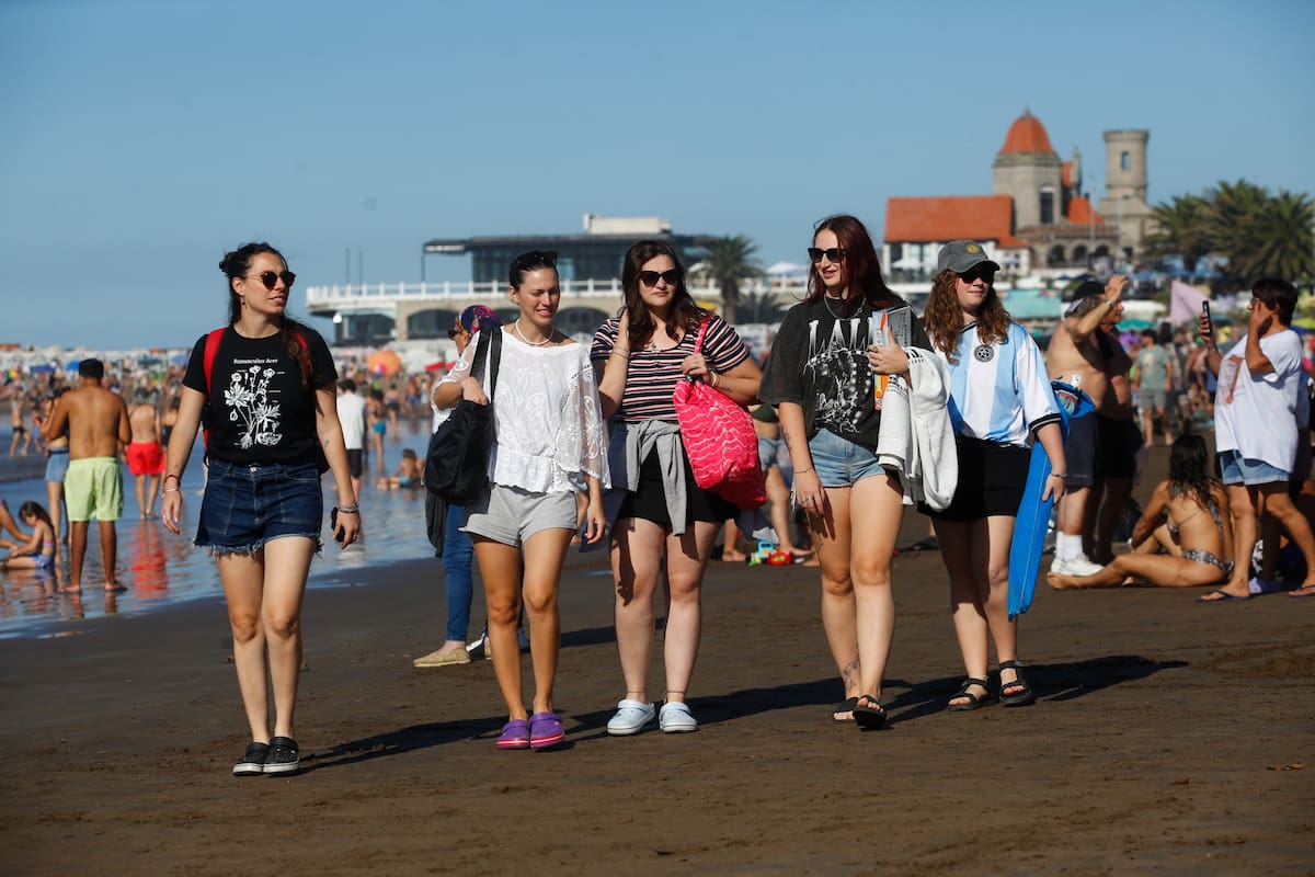El clima en Mar del Plata permitió disfrutar de la playa