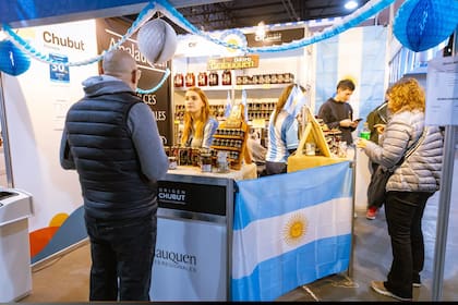 El clima mundialista copó la feria
