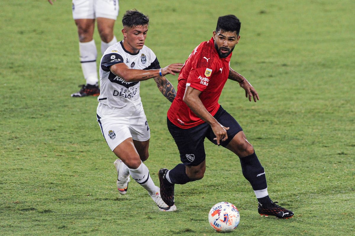 El Club Atlético Independiente de Avellaneda recibe a Gimnasia y Esgrima de La Plata, por la tercera fecha de la Copa de la Liga Profesional de Fútbol Argentino, el 27 de febrero de 2021.