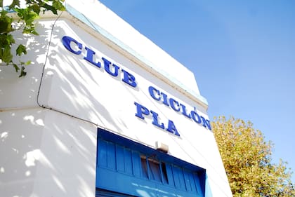 El Club Ciclón Plá: la institución del pueblo de poco más de 200 habitantes. Llegó a cumplir 90 años en 1919 y tuvo que cerrar por la pandemia.
