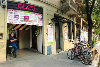 El Club Cultural Matienzo funciona en Villa Crespo. Uno de sus fundadores acaba de ser desvinculado tras una acusación en las redes sociales.