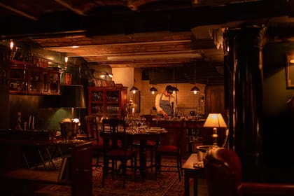 El club de la planta alta invita a un menú degustación que, si bien tiene algo de influencia de la cocina inglesa, se basa en productos 100% argentinos