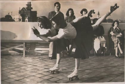 El club guarda imborrables momentos: el patín (sobre cuatro ruedas) en blanco y negro