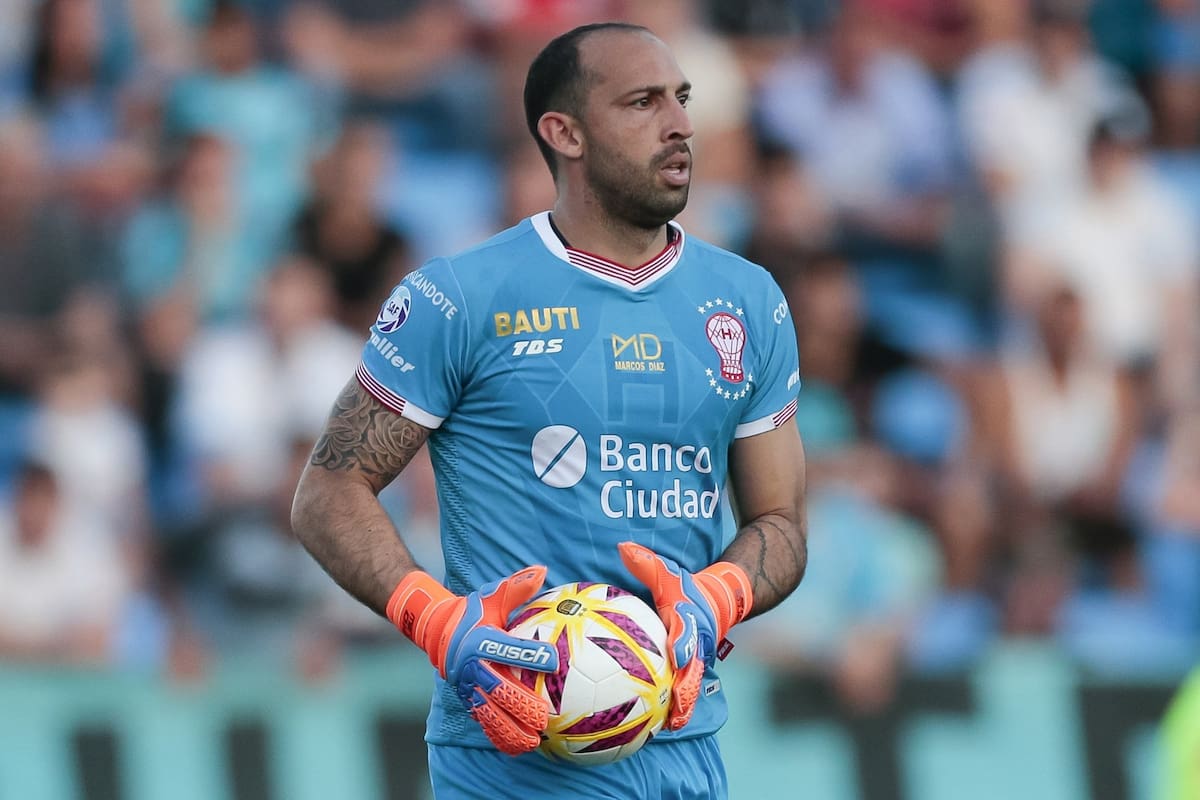 El club oficializó la llegada del arquero, el tercero en los últimos seis meses; fue un pieza clave del DT Gustavo Alfaro en Huracán