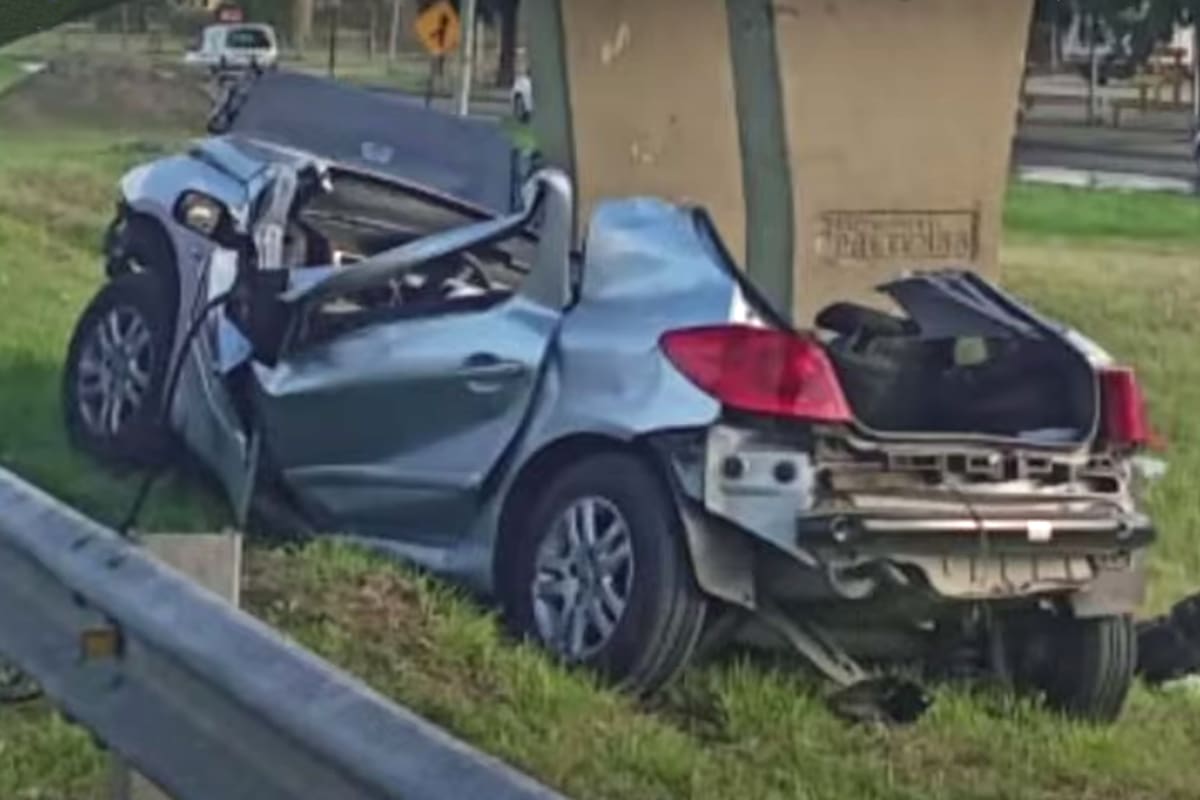 El coche quedó destrozado