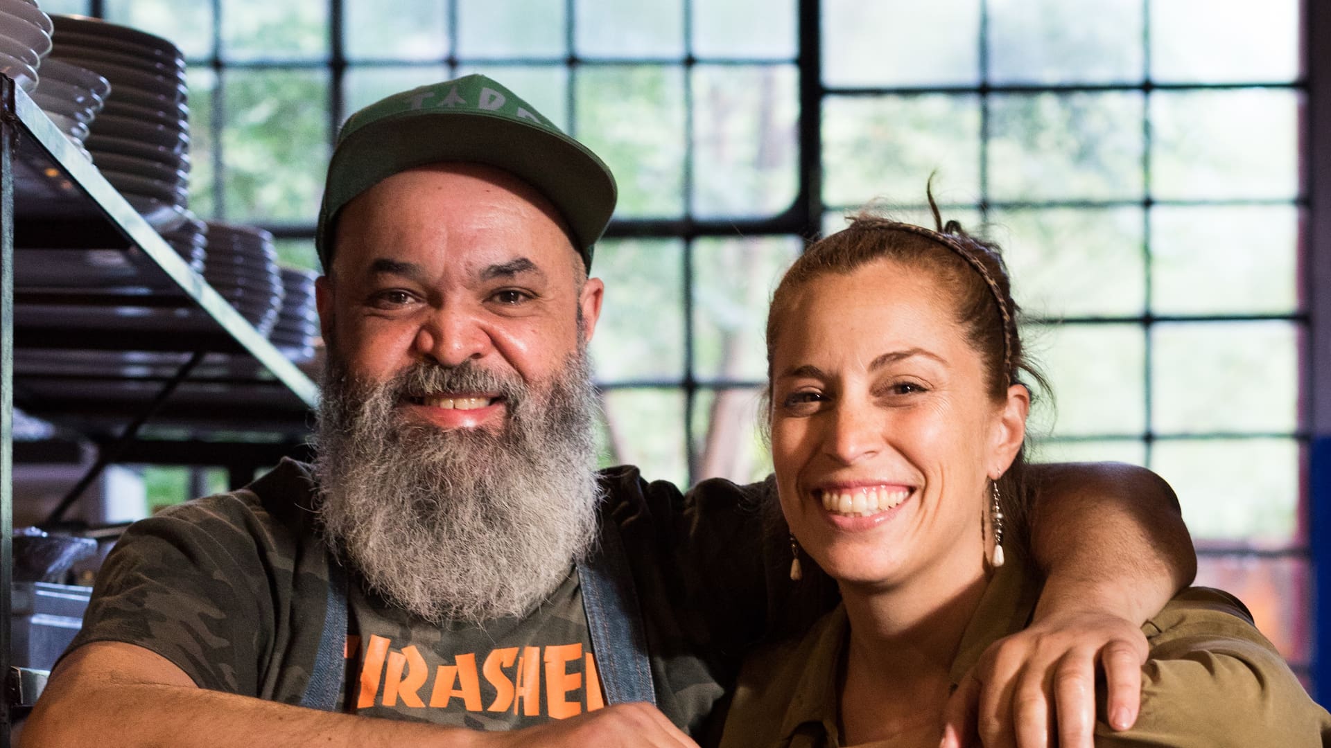 El cocinero Alejandro "Nitu" Digilio y María Eugenia Ortiz llevan adelante el restaurante en este rincón de Traslasierra.