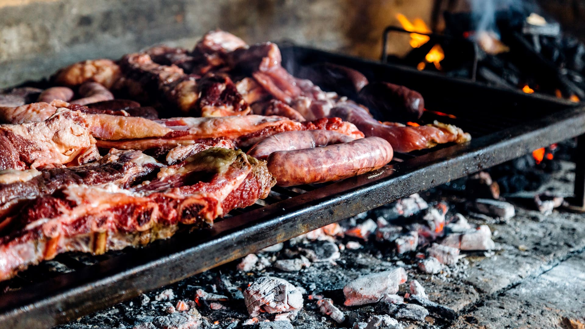 El cocinero de la Selección cuenta cómo prepara el asado que ya es emblema del equipo argentino