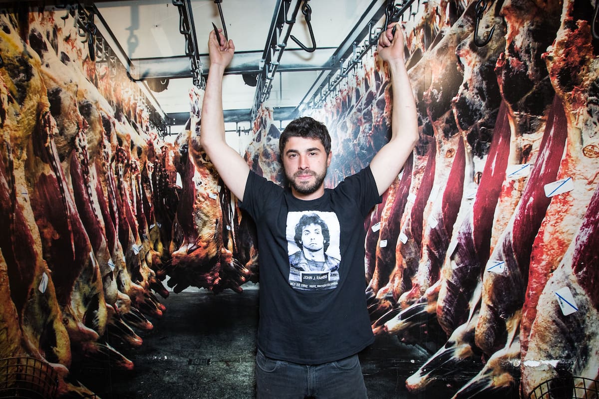 El cocinero dueño del restaurante La Carnicería creció en el criadero de vacas de su familia y está por estrenar un mini documental sobre su trabajo