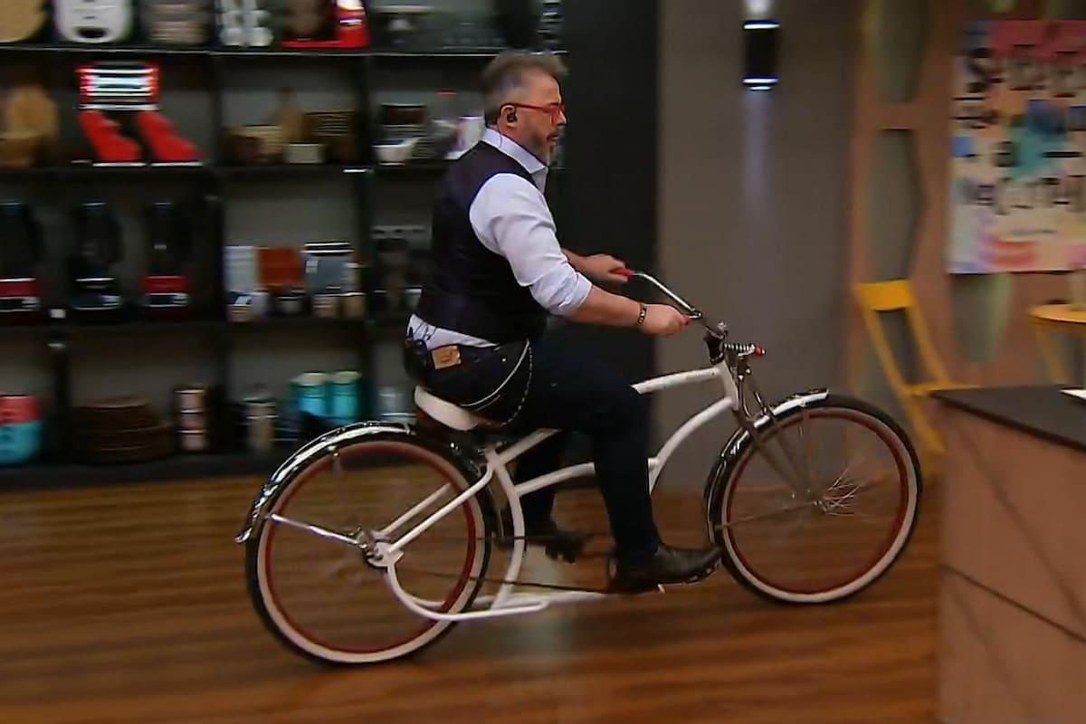 El cocinero encontró una manera original de hacer su trabajo.