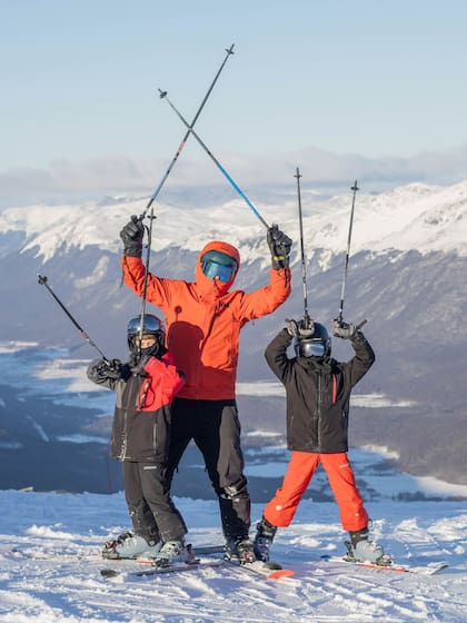 El cocinero, Lorenzo y Lautaro esquiaron en Cerro Castor