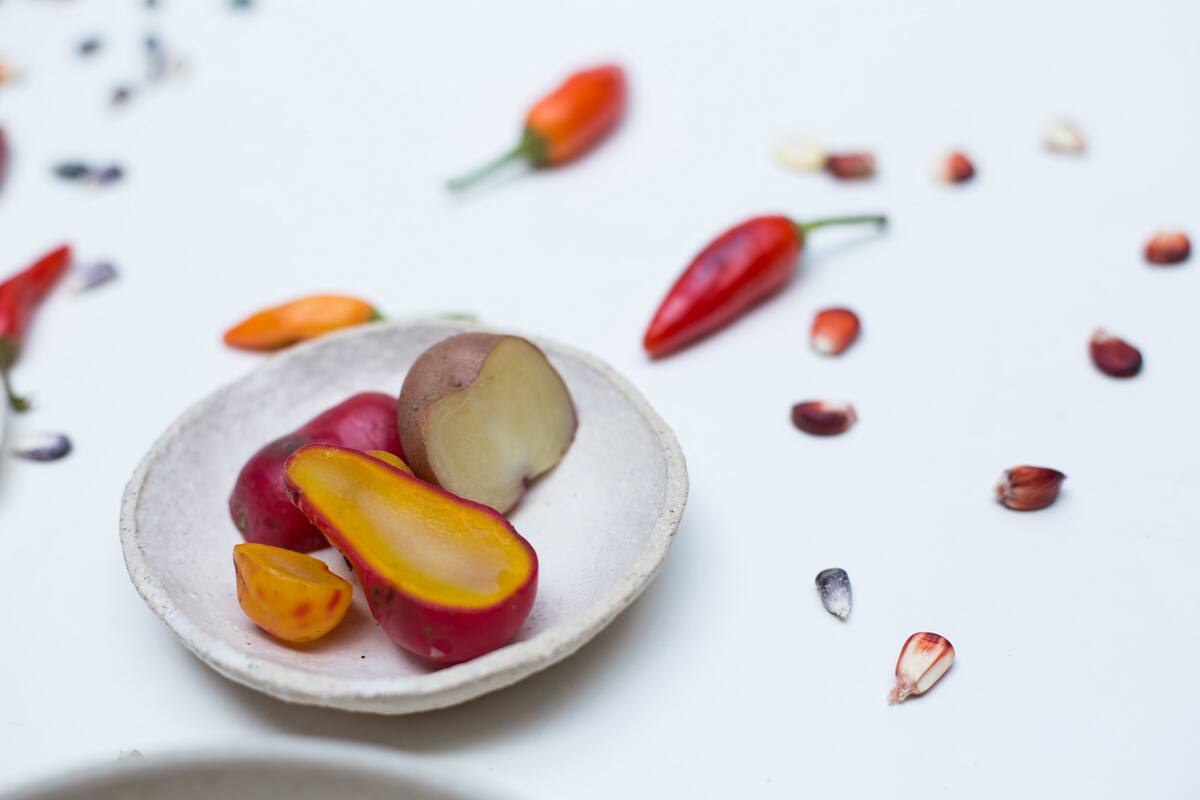 El cocinero referente de la cocina viva eligió mango para elaborar un cebiche vegetariano y un helado natural