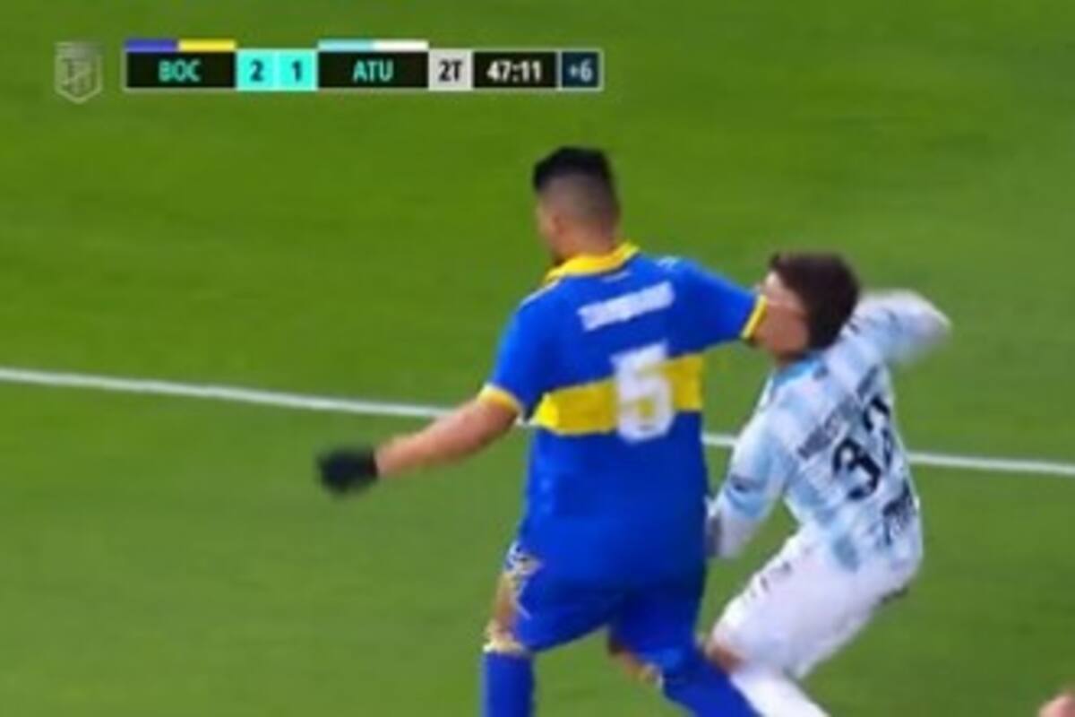 El codazo de Zambrano a Maestro Puch que no fue sancionado como penal