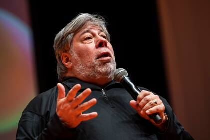 El cofundador de Apple, Steve Wozniak, habla en la Conferencia Novathon en Budapest, Hungría, el 30 de octubre de 2019. Wozniak fue internado en México el miércoles luego de un episodio cerebrovascular leve; ya se encuentra en EE.UU.