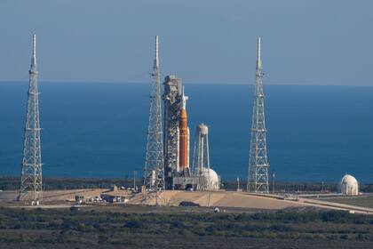 El cohete Artemis II SLS (siglas de Sistema de Lanzamiento Espacial) con la nave Orion.