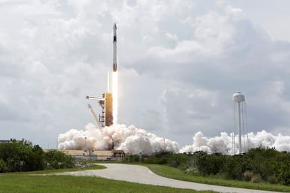 El cohete Falcon 9 con la cápsula Crew Dragon despega de Cabo Cañaveral el sábado 30 de mayo de 2020