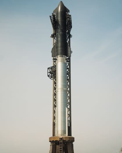 El cohete Starship de este octavo lanzamiento mide 123 metros de altura; se lanzará esta tarde en su sede de Boca Chica, Texas