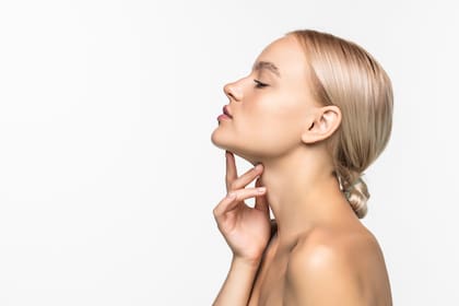 El colágeno es una proteína que mantiene saludables el pelo, las uñas, la piel y las articulaciones