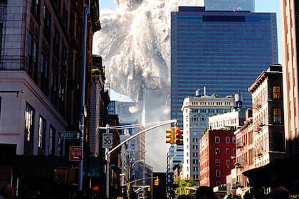 El colapso de la Torre Sur el 11 de septiembre de 2001