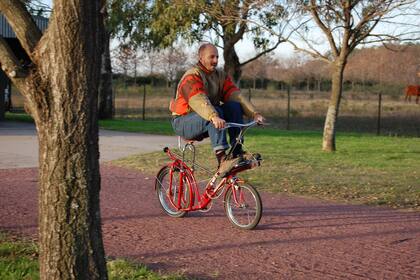 Aquí con una Legnano Remoswing de 1972, que el equipo de remo de Italia usaba para entrenar cuando los lagos se congelaban