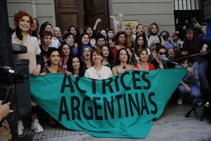 El colectivo Actrices Argentinas en las puertas de la UFEM