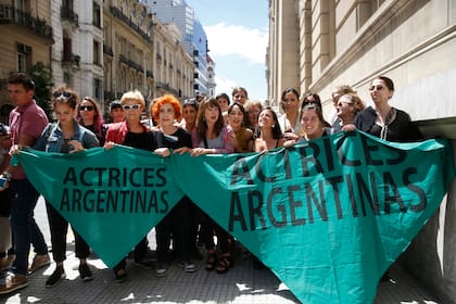 El colectivo Actrices Argentinas se manifestó frente a Tribunales, en apoyo a Coacci