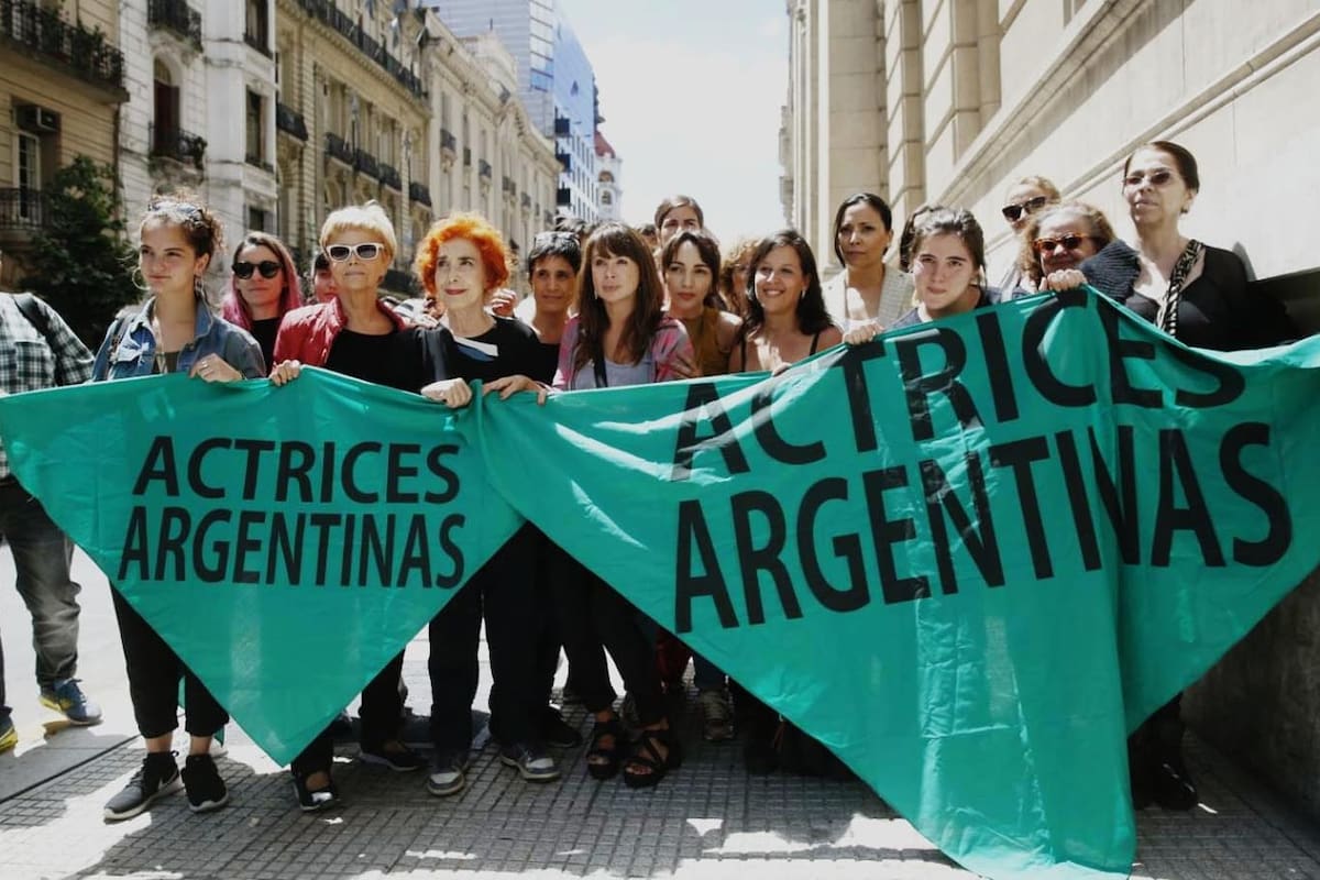 El Colectivo de Actrices apoyó a Anita Coacci en la postergada audiencia de mediación entre Darthés y la actriz