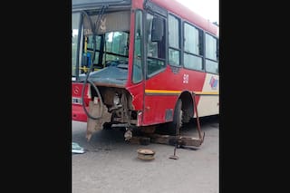Un hombre, su hija y un bebé de tres meses murieron tras chocar en moto contra un colectivo en Merlo
