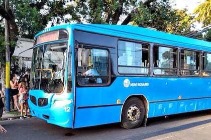 El colectivo que manejaba Marcos Daloia, que fue baleado el jueves pasado y murió ayer en el hospital