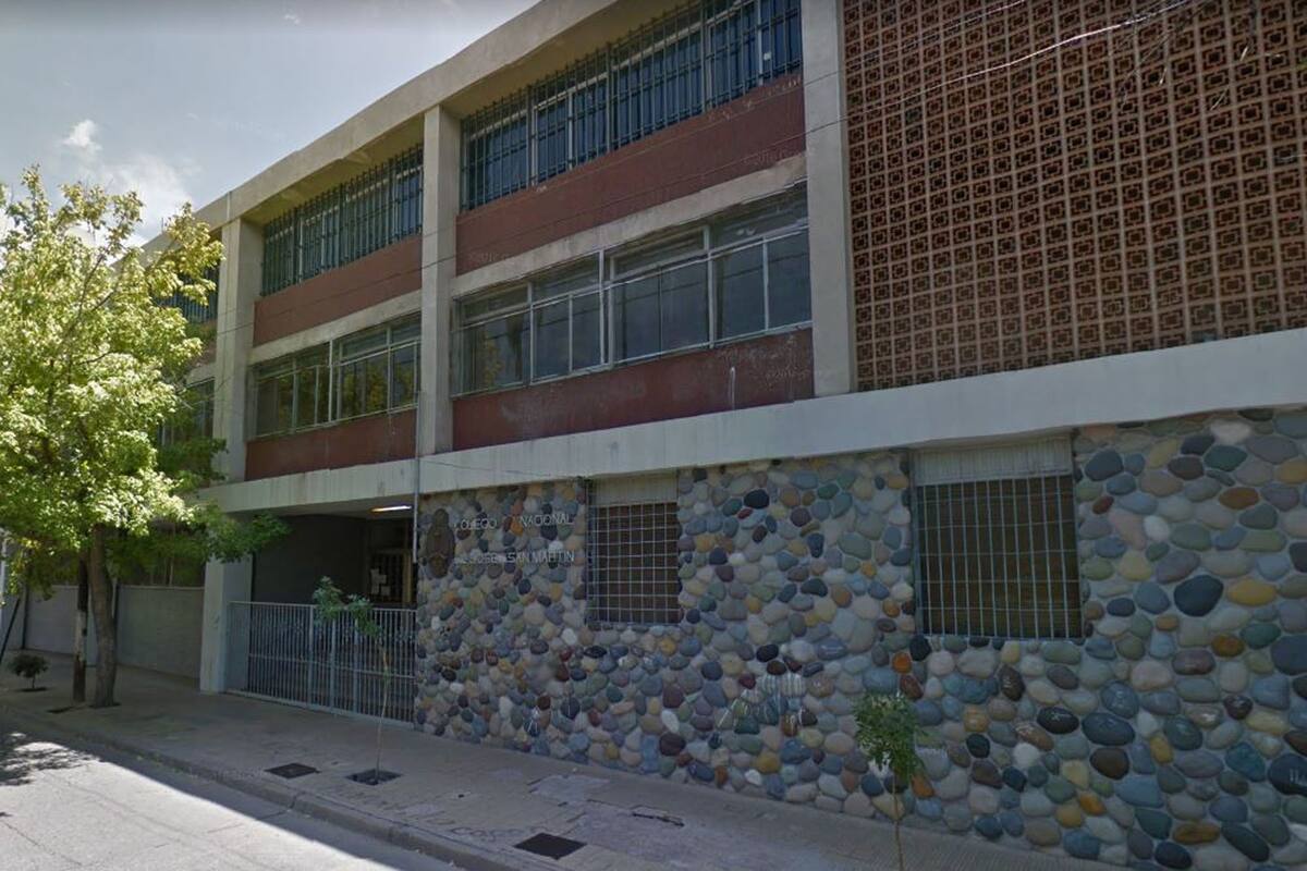 El colegio al que asisten los adolescentes