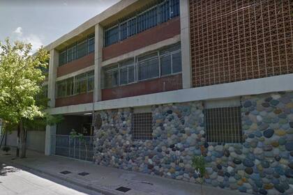 El colegio al que asisten los adolescentes