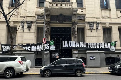 El Colegio Carlos Pellegrini adhirió al paro de 48 horas anunciado para este martes y miércoles por el personal docente y no docente