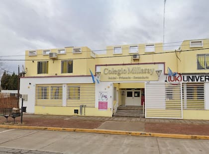El colegio donde el menor de edad permanece encerrado hace más de 20 horas
