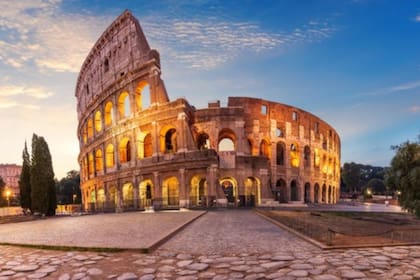 El Coliseo, ubicado en la ciudad de Roma, se terminó de construir en el año 80 d.C.