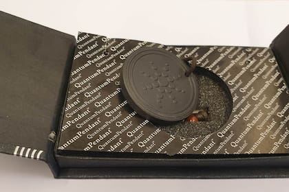 El collar Quantum Pendant, un accesorio que fue prohibido en Países Bajos por contener materiales radioactivos
