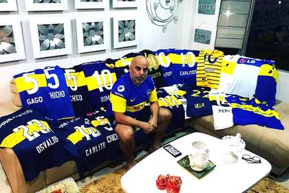 El colombiano "Chicho" Serna, ferviente amante del fútbol y de Boca.