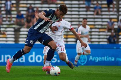 El colombiano Diego Valoyes, uno de los mejores futbolistas de Talleres de Córdoba, que ya no tendrá a Alexander Medina como entrenador (se fue a Inter, de Porto Alegre)